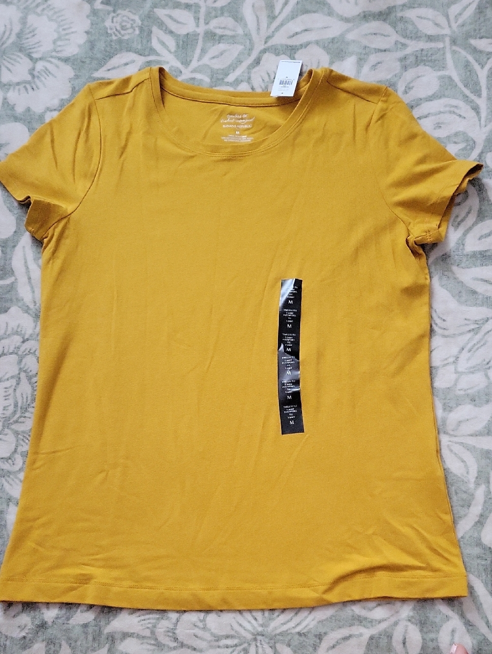Banana Republic Short Sleeve Crewneck Tee in Mustard Yellow